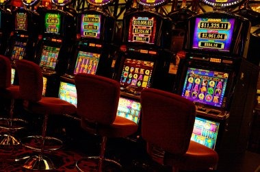 Lucky Neko payout table and betting interface